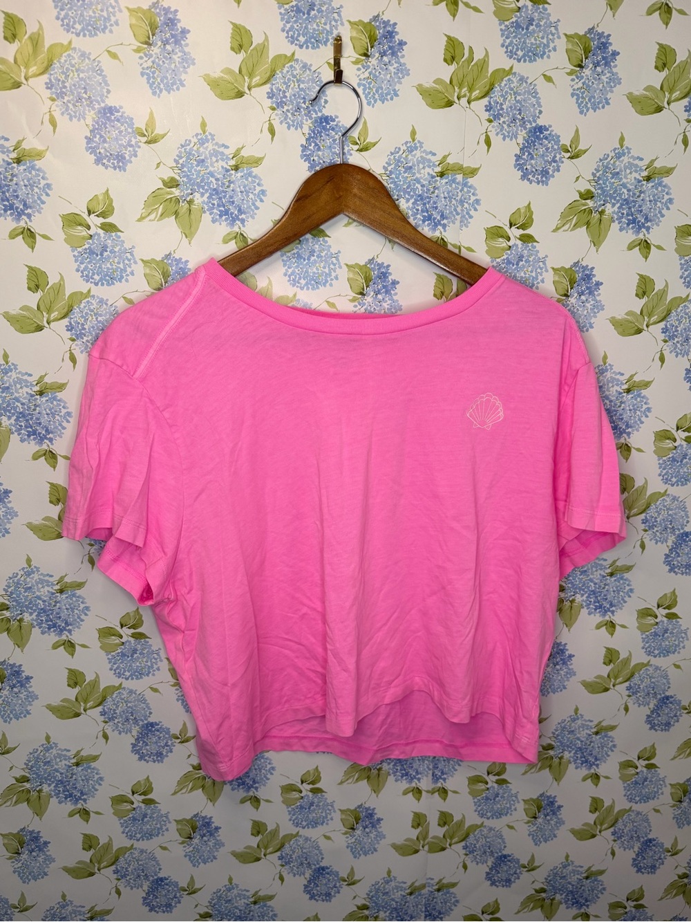 PINK Victoria's Secret Bright Pink Cropped Tee with Shell Logo